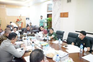 Bupati  Robby Dondokambey dan Wakil Bupati Vanda Sarundajang Pimpin Rapat FORKOPIMDA