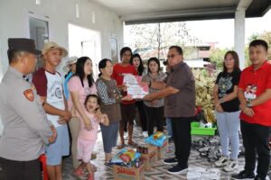 Bupati RD Kunjungi dan Salurkan Bantuan kepada Korban Kebakaran di Kecamatan Kakas