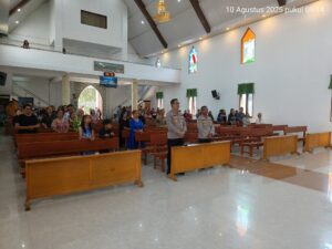 Kapolres Minahasa AKBP Steven Simbar,S.I.K Beribadah Bersama Jemaat GMIM Kinamang Kiawa dalam Program Minggu Kasih