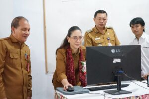 Wakil Bupati Minahasa Vanda Sarundajang Resmi Membuka ANBK SMP Tahun 2025 di Tompaso