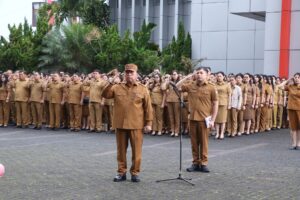 Bupati Minahasa Robby Dondokambey Pimpin Apel Kerja Bulan September, Serahkan SK Camat dan Penghargaan Satyalancana