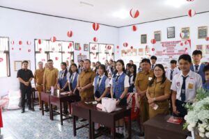 Bupati Minahasa Robby Dondokambey Tinjau Pelayanan Kecamatan dan Motivasi Siswa SMPN 1 Langowan