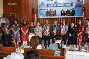 Wakil Bupati Minahasa Vanda Sarundajang Hadiri Ibadah Sabat Tamu di GMAHK Pioner Walewangko, Wakil Gubernur Sulut Viktor Mailangkay Sampaikan Pesan Persaudaraan