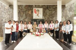 Wabup Minahasa Vanda Sarundajang Sambut Ziarah LANTIP Sulut di Makam SHS, Kenang Warisan Kepemimpinan Sang Ayahanda