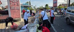 Ketua TP-PKK Minahasa Pimpin Gerakan Jumat Bersih di Patung Korengkeng dan Bundaran Monas