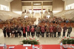 Bupati Robby Dondokambey dan Wabup Vanda Sarundajang Dorong Pembangunan Desa Lewat Rakor dan Pelantikan BPD-PAW