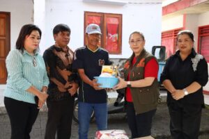 Wabup  Minahasa Salurkan Bantuan untuk Korban Bencana di Kakas dan Kakas Barat