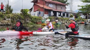 Seru! Wabup Vanda Sarundajang Arungi DAS Tondano Sambil Angkat Sampah Plastik