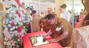 Bupati Robby Dondokambey Hadiri Pentahbisan Gedung Serbaguna dan Kantor Desa Raringis Selatan, Tekankan Persatuan dan Ketahanan Pangan