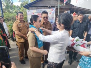 Wabup Minahasa Vanda Sarundajang Resmikan Balai Kemasyarakatan dan Kantor Desa Kiawa Dua Timur, Sekaligus Peringati HUT ke-17 Desa