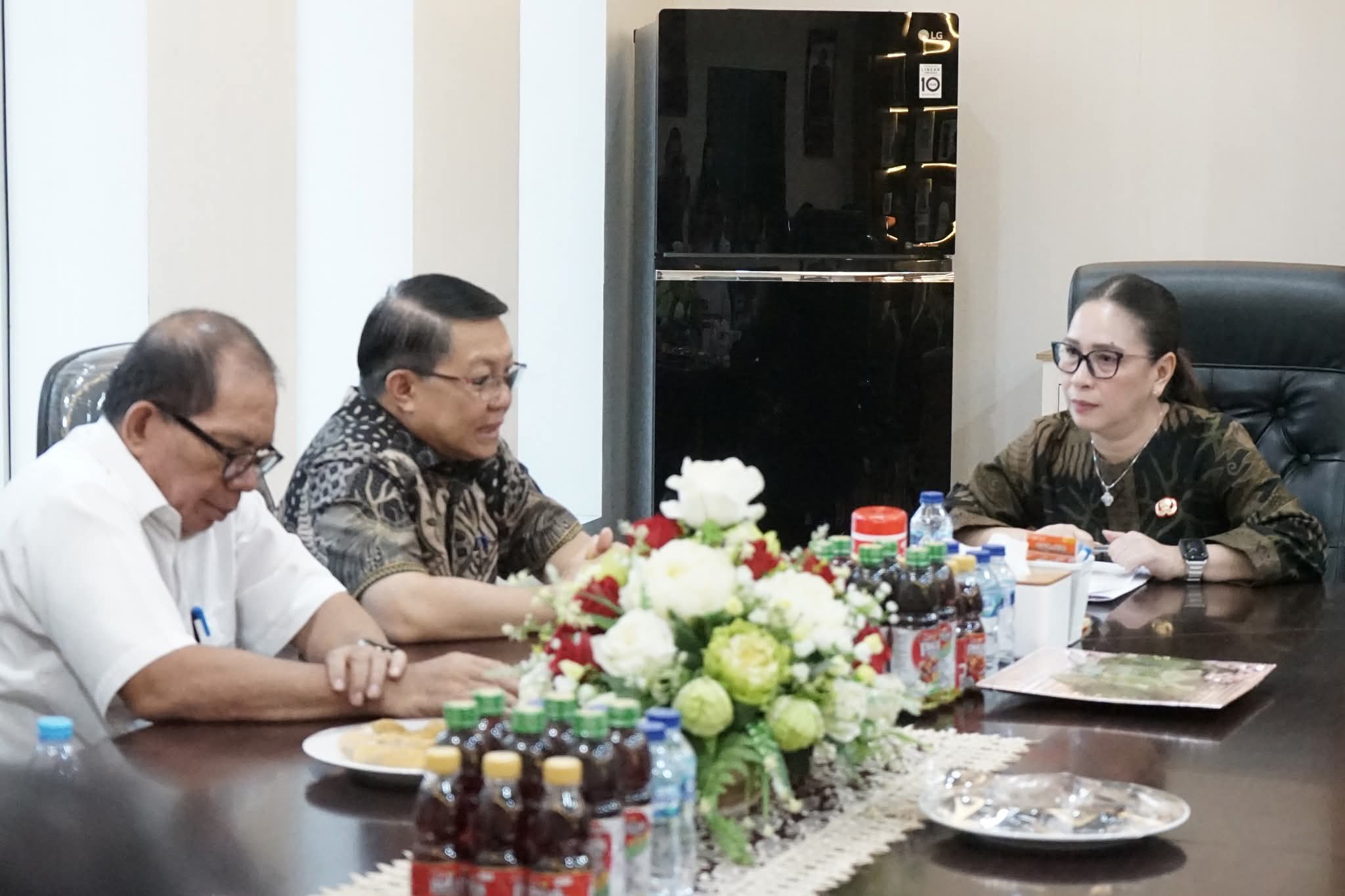 Minahasa Bersiap Jadi Tuan Rumah Hari Desa Nasional 2026, Wabup Vanda Sarundajang Terima Audiensi Pemprov Sulut