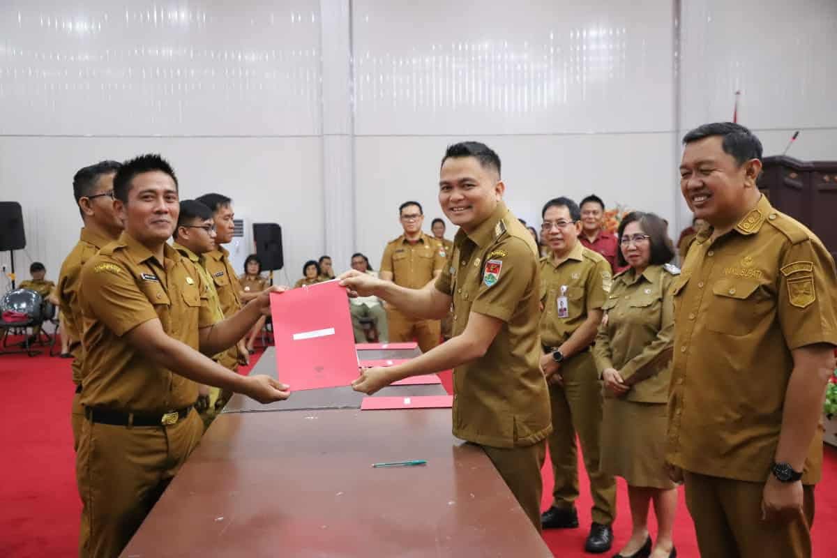 Bupati Mitra Serahkan SK Pengangkatan 213 PPPK Tahap II Formasi 2024