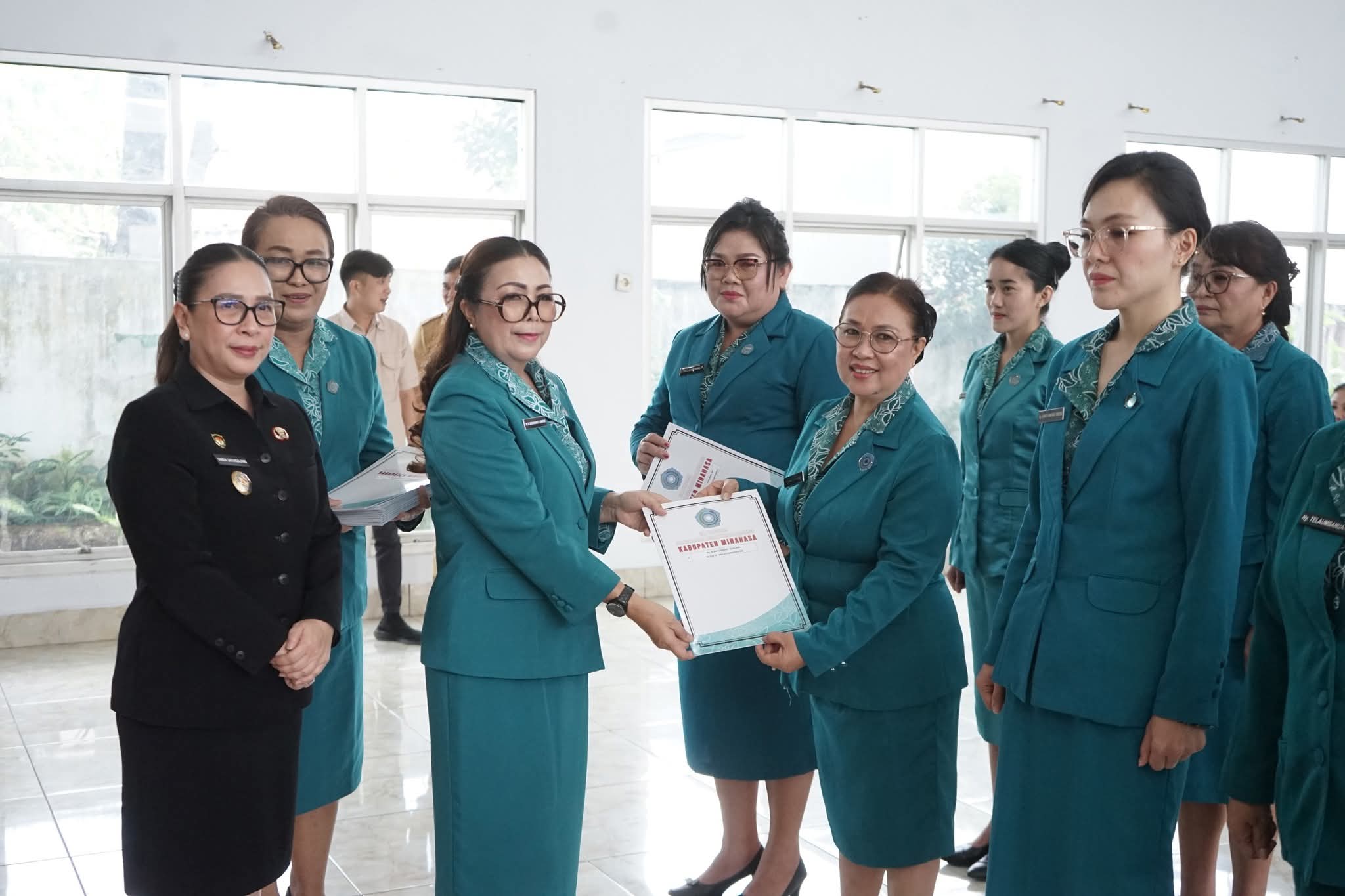 Wakil Bupati Minahasa Hadiri Pelantikan Ketua TP-PKK dan Bunda PAUD Kecamatan se-Kabupaten Minahasa