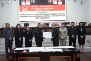 Bupati Robby Dondokambey dan Wabup Vanda Sarundajang Hadiri Rapat Paripurna Penandatanganan KUA-PPAS 2026