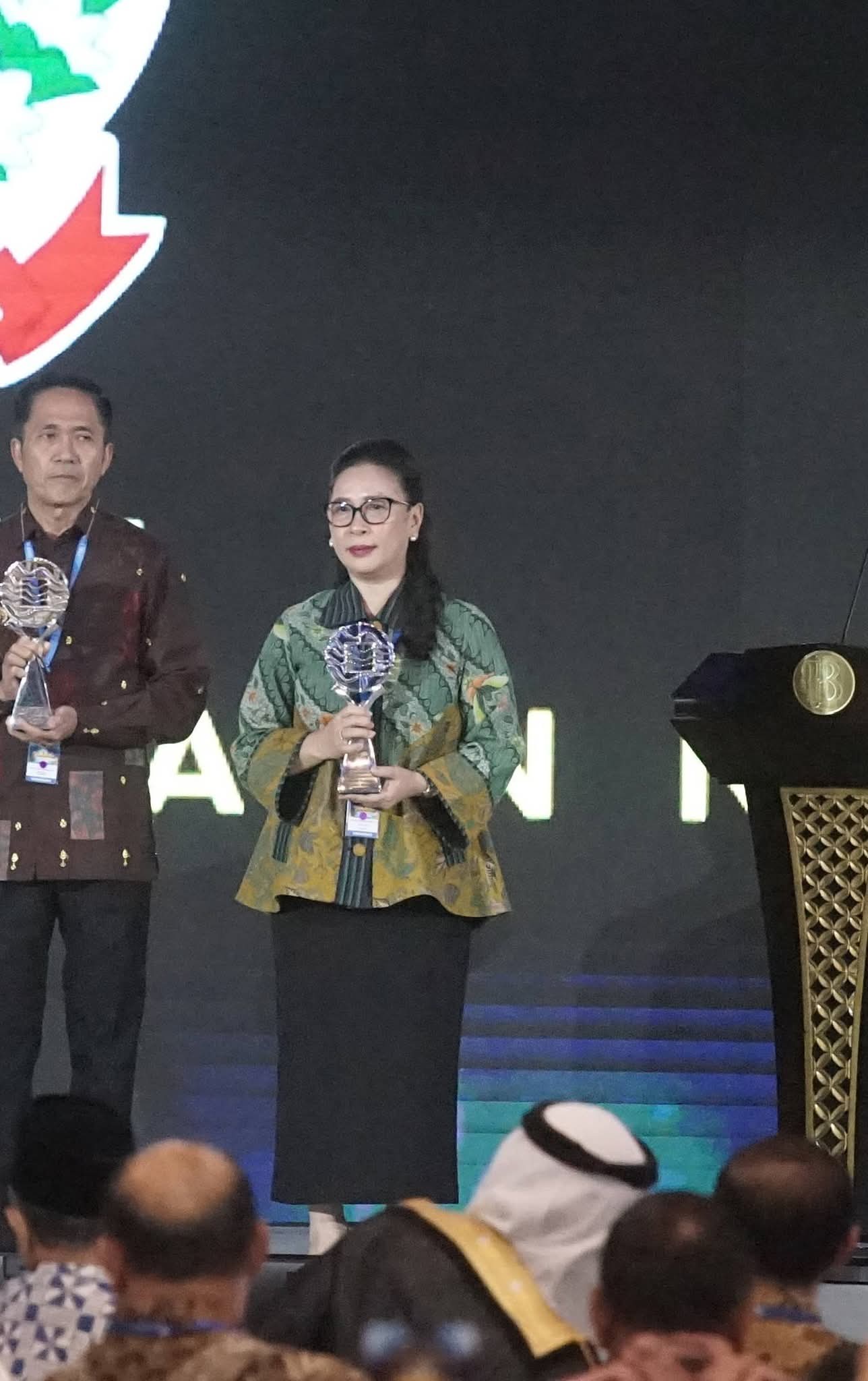 Minahasa Raih TPID Award 2025 di Jakarta, Wabup Vanda Sarundajang Hadiri Pertemuan Tahunan Bank Indonesia