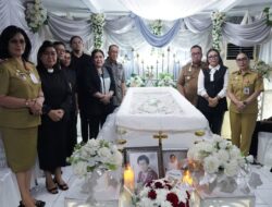 Bupati dan Wakil Bupati Minahasa Melayat ke Rumah Duka Almh. Fietje Waani di Leilem