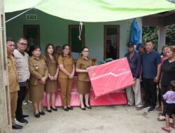 Wabup Vanda Sarundajang Serahkan Bantuan bagi Korban Puting Beliung di Totolan