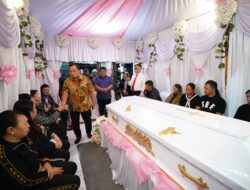 Duka Mendalam di Ampreng, Bupati Minahasa Hadir Beri Penghiburan untuk Keluarga Alm. Queentania Makal