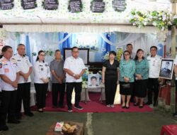 Wujud Empati Pemerintah Daerah, Bupati dan Wakil Bupati Minahasa Hadiri Rumah Duka Dr. Pankie Pangemanan