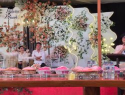 Hadiri Baptisan Anak Lucky Kalengkongan, Sekda Lynda Watania Ajak Warga Jaga Persatuan Jelang Pilhut