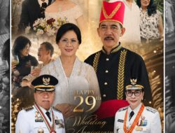 Bupati Robby Dondokambey dan Wabup Vanda Sarundajang Sampaikan Ucapan HUT Perkawinan ke-29 kepada Sekda Lynda Watania
