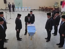 Lantik Sekwan Definitif, Gubernur Yulius Tekankan Peran Strategis Penghubung Eksekutif dan DPRD